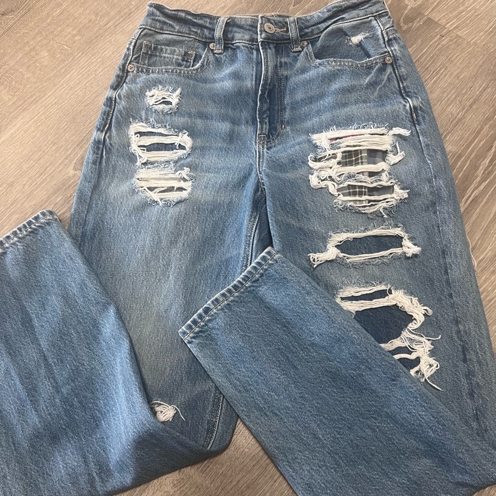 American Eagle Distressed Mom Jeans Size 2